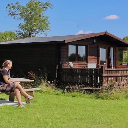 Country Bumpkin - Romantic Couples Stay In Oakhill Cabin Exterior foto
