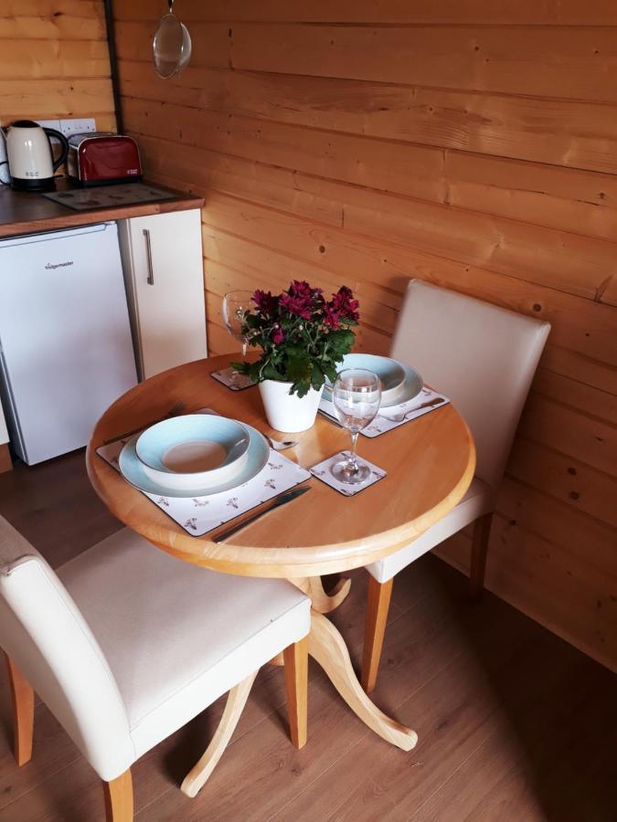 Country Bumpkin - Romantic Couples Stay In Oakhill Cabin Exterior foto
