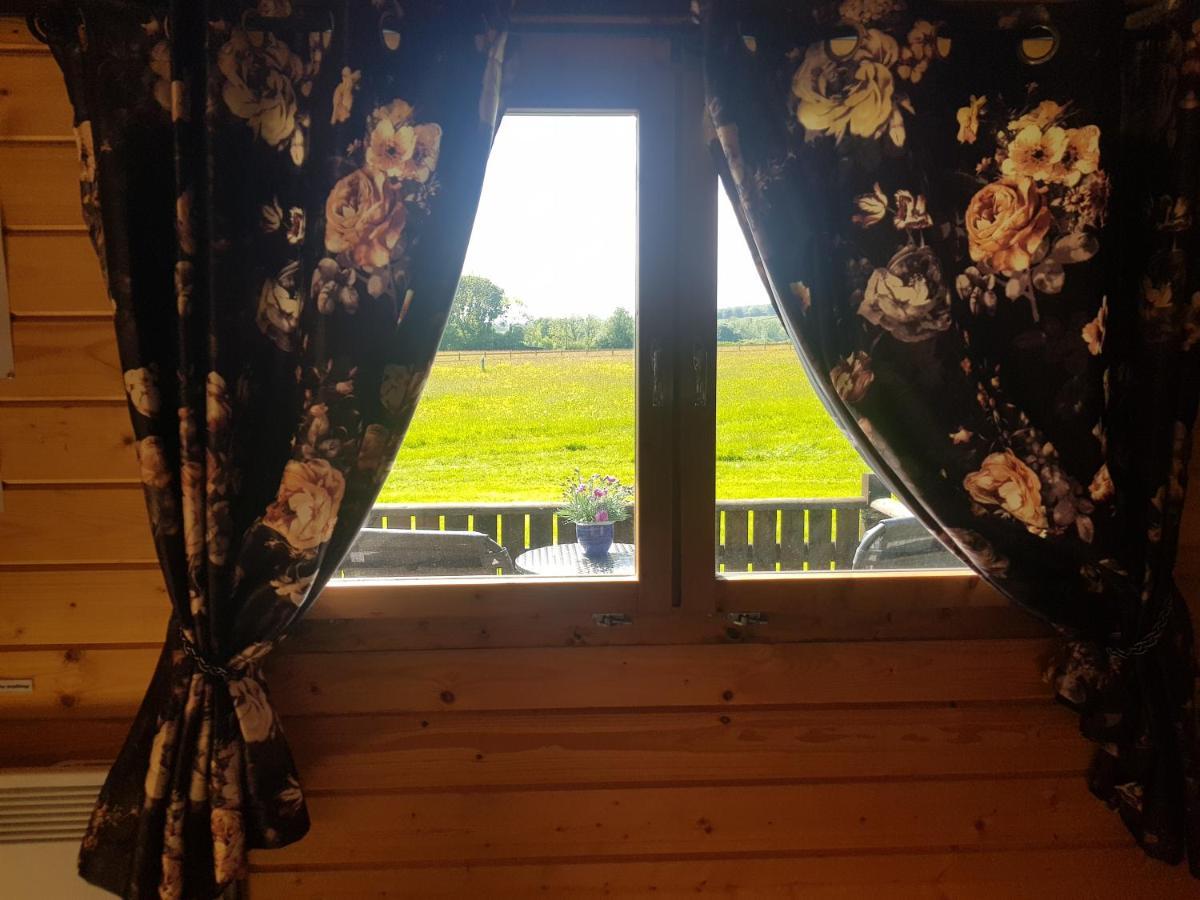 Country Bumpkin - Romantic Couples Stay In Oakhill Cabin Exterior foto